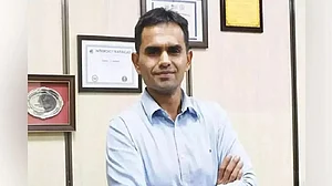 आर्यन खान केस से विवादों में आए एनसीबी अधिकारी समीर वानखेड़े पर CBI ने दर्ज किया केस, 29 जगहों पर छापा