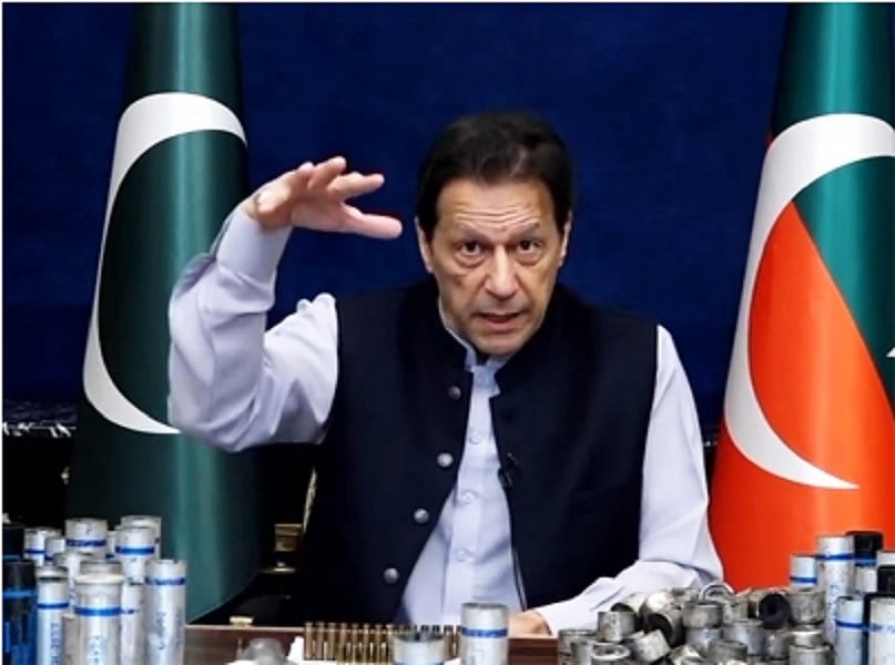 इमरान खान ने दी पाकिस्तान के बिखरने की चेतावनी