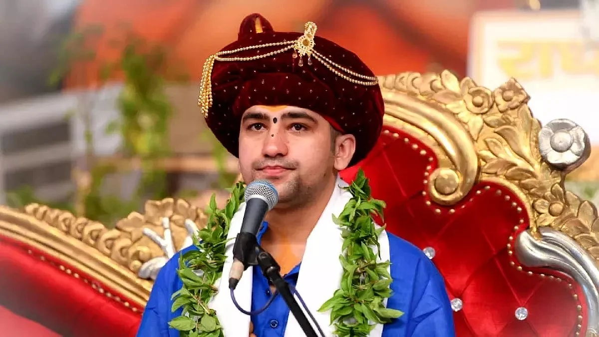 बागेश्वर धाम के धीरेंद्र शास्त्री का कट गया चालान, (फोटो: सोशल मीडिया)
