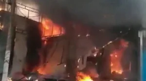 मुंबई में गैस लीक से बेकरी में लगी आग, 2 बच्चों समेत 6 लोग झुलसे, अस्पताल में भर्ती