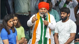 पहलवानों के समर्थन में आए किसान संगठन और खाप, राकेश टिकैत का केंद्र पर हमला- इनका भूत उतारना पड़ेगा