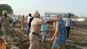 पंजाबः भूमि अधिग्रहण का विरोध कर रही महिला को पुलिस अफसर ने मारा थप्पड़, आप सरकार ने साधी चुप्पी
