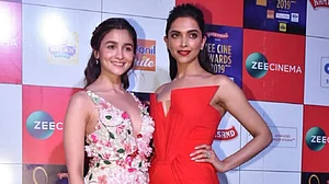 सिनेजीवन: इस इंटरनेशनल ब्रांड की ग्लोबल एंबेस्डर बनीं आलिया और दीपिका के हाथ लगी एक और ग्लोबल अचीवमेंट