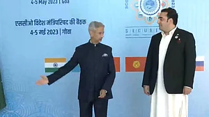 SCO Meeting: दूर से जोड़े हाथ, नहीं हुई कोई बात, एस. जयशंकर ने बिलावल भुट्टो का ऐसे किया स्वागत