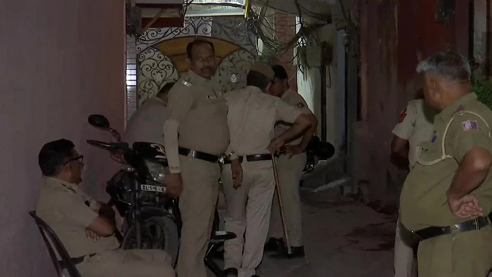 दिल्ली में हथियारबंद लुटेरों का तांडव, बुजुर्ग महिला की निर्मम हत्या