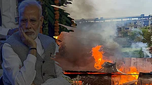 आकार पटेल का लेख: एक स्वघोषित 'कर्मठ' और 'निर्णायक' नेता की जड़ता और खामोशी की कीमत