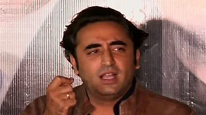 पाकिस्तान में अब सत्तारूढ़ गठबंधन में रार, PPP चुनाव से पहले हो सकती है अलग, गहराएगा सियासी संकट