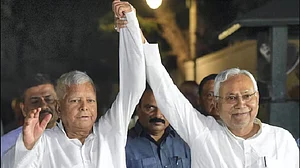 बिहार के सीएम नीतीश कुमार की बायोग्राफी तैयार, लालू यादव के हाथों 3 जुलाई को होगा विमोचन