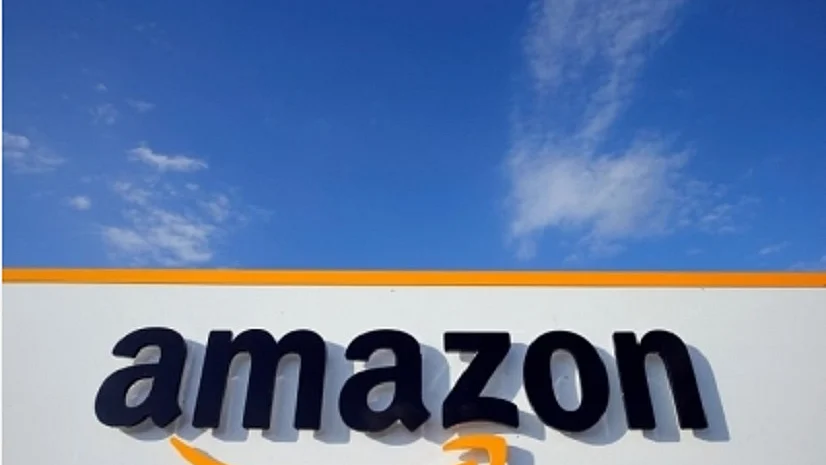 अमेजन मुख्यालय के बाहर कर्मचारियों ने प्रदर्शन किया