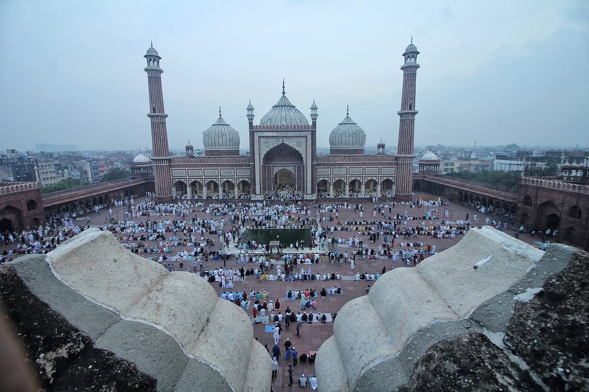 दिल्ली: जामा मस्जिद में बकरीद के मौके पर अदा की गई नमाज, बड़ी संख्या में पहुंचे नमाजी, देखें तस्वीरें