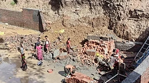 महाराष्ट्र के पालघर में बन रही इमारत की दीवार गिरी, 3 महिला मजदूरों की मलबे में दबकर मौत, दो घायल