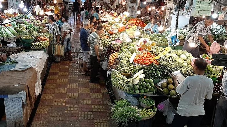 बड़े शहरों में आसमान छू रहे हैं रोजमर्रा की सब्जियों के दाम।