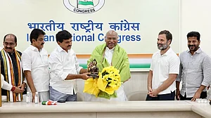 कर्नाटक के बाद तेलंगाना में बदलाव की हवा, पूर्व सांसद, पूर्व मंत्री समेत BRS के कई नेता कांग्रेस से जुड़े