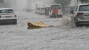 Cyclone Biparjoy: राजस्थान में तूफान से तबाही! बाड़मेर में बारिश ने तोड़ा 25 साल का रिकॉर्ड, कई इलाके पानी-पानी