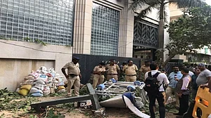 मुंबई में बड़ा हादसा, ट्रेड वर्ल्ड बिल्डिंग में गिरी लिफ्ट, 12 से ज्यादा लोगों के घायल होने की खबर