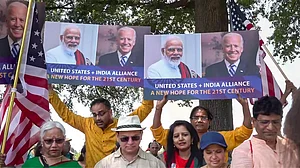 समाचार नहीं बल्कि तमाशा दिखा रहा देश का मीडिया, मानवाधिकार बस एक अर्थहीन शब्द