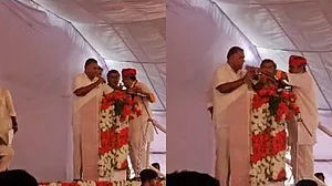 राजस्थान: BJP की गुटबाजी आई सामने, मंच पर मौजूद राजनाथ सिंह के सामने अनाउंस करने के लिए भिड़े नेता, देखें वीडियो