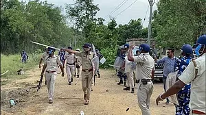 बंगाल पंचायत चुनाव: दिनहाटा में TMC-BJP कार्यकर्ताओं के बीच झड़प, ताबड़तोड़ फायरिंग में एक की मौत, 7 घायल