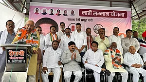 मध्य प्रदेश में बीजेपी को बड़ा झटका, दो बड़े नेता कांग्रेस में हुए शामिल