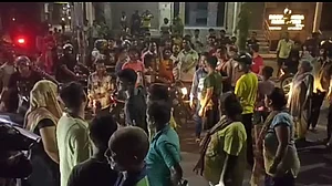 गाजियाबाद: बढ़ती गर्मी के बीच बिजली कटौती से फूटा लोगों का गुस्सा, सड़कों पर उतरे लोग