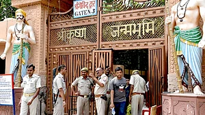 आतंकी खतरे की आशंका के मद्देनजर यूपी में धार्मिक स्थलों पर सुरक्षा कड़ी, अयोध्या, वाराणसी, मथुरा पर पैनी नजर