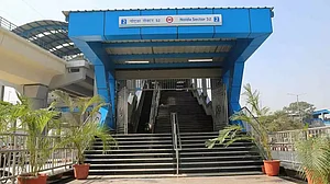 नोएडा: सेक्टर 52 स्टेशन पर मेट्रो के आगे कूदा युवक, मौके पर ही मौत, 15 दिन में आत्महत्या की तीसरी घटना