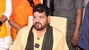 गुवाहाटी हाईकोर्ट ने भारतीय कुश्ती महासंघ के चुनाव पर लगाई रोक, बृजभूषण शरण सिंह को बड़ा झटका