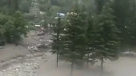 हिमाचल प्रदेश: कुल्लू रायसन में फटा बादल, गाड़िया बहीं, घर-दुकानें क्षतिग्रस्त, एक की मौत, कई घायल