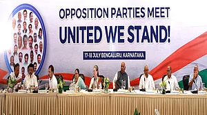 INDIA Vs NDA: विपक्ष ने NDA के खिलाफ बनाया 'INDIA', 2024 लोकसभा चुनाव की जंग के लिए फूंका बिगुल