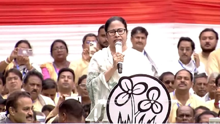 ममता बनर्जी ने जलपाईगुड़ी में BLO की मौत के बाद चुनाव आयोग पर साधा निशाना, अमानवीय दबाव का लगाया आरोप