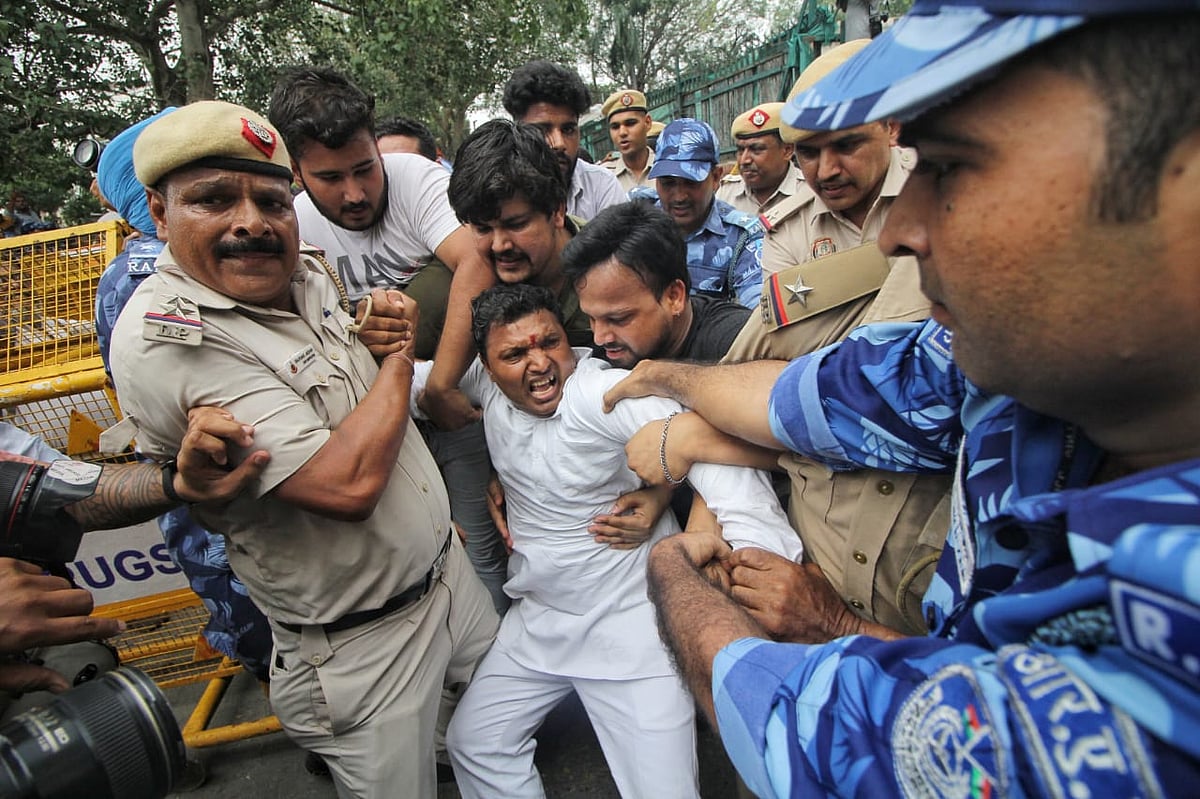 मणिपुर हिंसा को लेकर दिल्ली में यूथ कांग्रेस के प्रदर्शन की तस्वीर