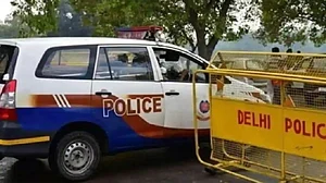 दिल्ली में एक और लूटकांड! चलती कार रोककर बदमाशों ने की 70 लाख रुपये की लूट, जांच में जुटी पुलिस