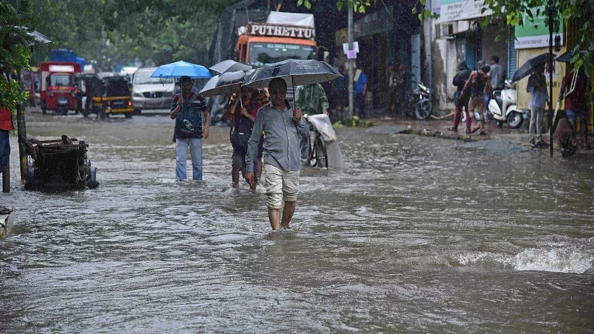 मुंबई में आज भी भारी बारिश का अलर्ट।