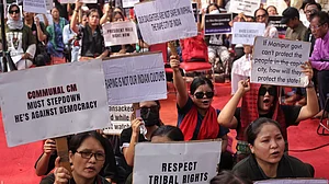 विपक्षी गठबंधन का प्रतिनिधिमंडल कल करेगा मणिपुर का दौरा, 16 पार्टियों के 20 सांसद राज्यपाल से भी मिलेंगे