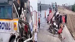 महाराष्ट्र के बुलढाणा में दो बसों की भीषण टक्कर में 6 लोगों की मौत, 20 से ज्यादा यात्री घायल