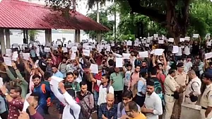 मध्य प्रदेशः अब पटवारी परीक्षा में चयनित छात्र सड़क पर उतरे, कमलनाथ बोले- शिवराज ने 'घोटाला प्रदेश' बना दिया