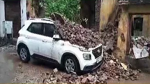 उत्तराखंड में बारिश का कहर, हरिद्वार में कार पर गिरा घर, नैनीताल में मलबा गिरने से कई मार्ग बंद