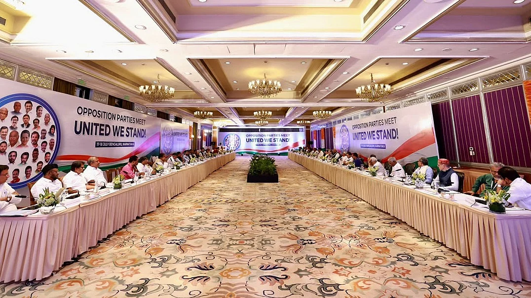 बेंगलुरु में विपक्षी दलों की आज की मीटिंग खत्म, कल सुबह से शाम तक मुख्य बैठक होगी
