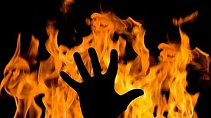 बिहार में चौंकाने वाली घटना, सेना के जवान ने पत्नी और दो नाबालिग बेटियों को किया आग के हवाले