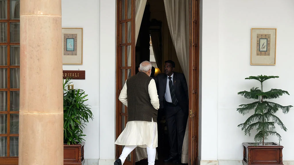 दिल्ली स्थित हैदराबाद हाउस में प्रधानमंत्री नरेंद्र मोदी (फोटो - Getty Images)