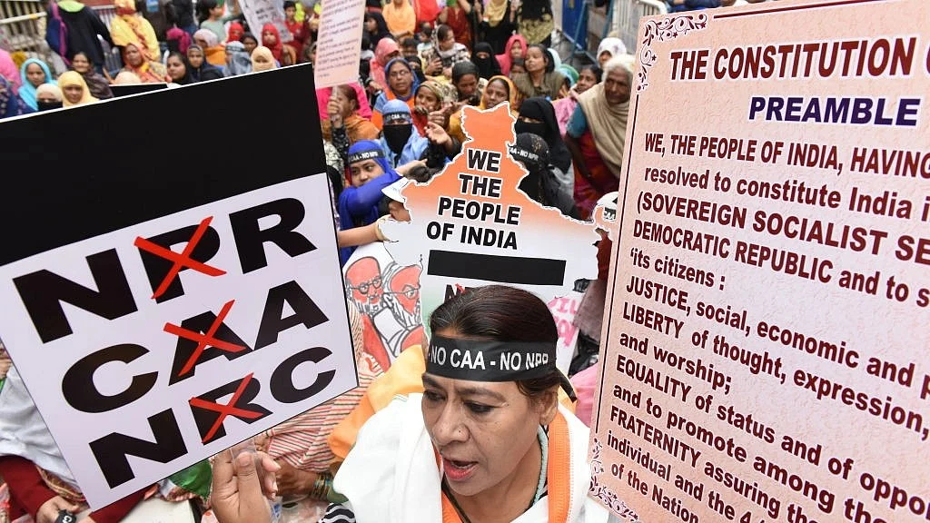 यह तस्वीर 30 जनवरी 2020 को कोलकाता में हुए विरोध प्रदर्शन की है, जब देश भर में सीएए-एनआरसी और एनपीआर के खिलाफ विशाल प्रदर्शन हो रहे थे। (फोटो : Getty Images)