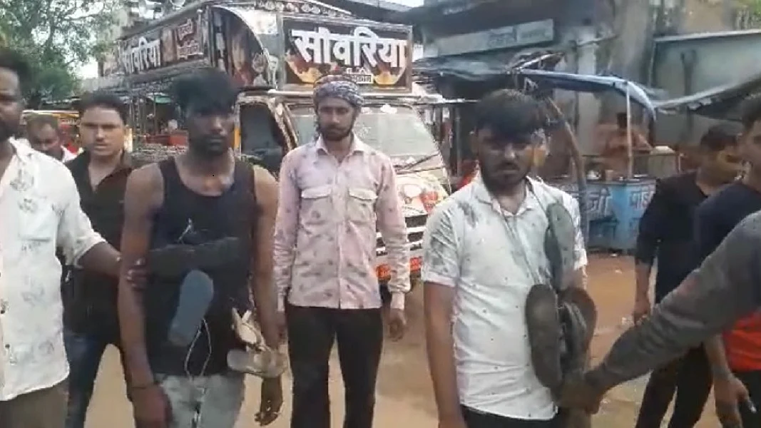 अब शिवपुरी में दलित को खिलाया मैला, निकाला जुलूस