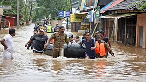 तेलंगाना में बाढ़ का कहर, कई लोग बहे, पांच लोगों के शव मिले, आठ की तलाश जारी