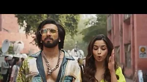 सिनेजीवन: फिल्म 'रॉकी और रानी की प्रेम कहानी' का ट्रेलर लॉन्च और जब एकता ने फड़ा था स्मृति ईरानी का कॉन्ट्रैक्ट