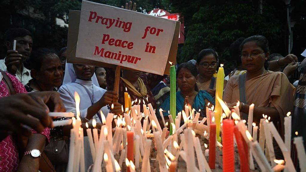 देश के कई हिस्सों में मणिपुर में शांति बहाली की प्रार्थनाएं हो रही हैं (फोटो : Getty Images)