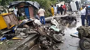 मुंबई-नासिक हाईवे पर दर्दनाक हादसा, जीप और ट्रक की टक्कर में 6 लोगों की मौत, 3 घायल