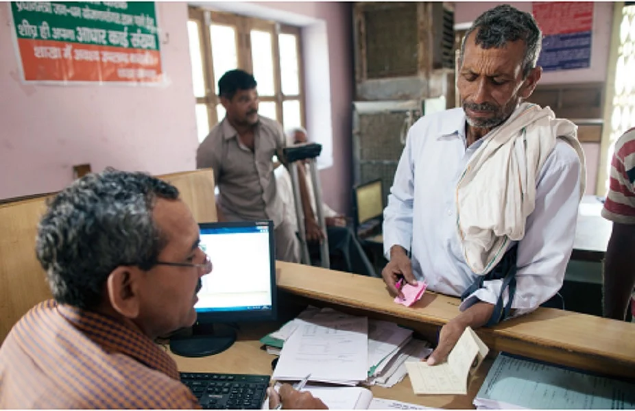 गरीबों को लूटो और अमीरों की तिजोरी भरो, मोदी राज में बैंकिंग प्रणाली का नया सिद्धांत