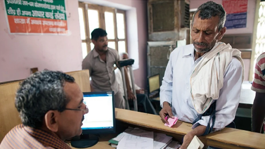 गरीबों को लूटो और अमीरों की तिजोरी भरो