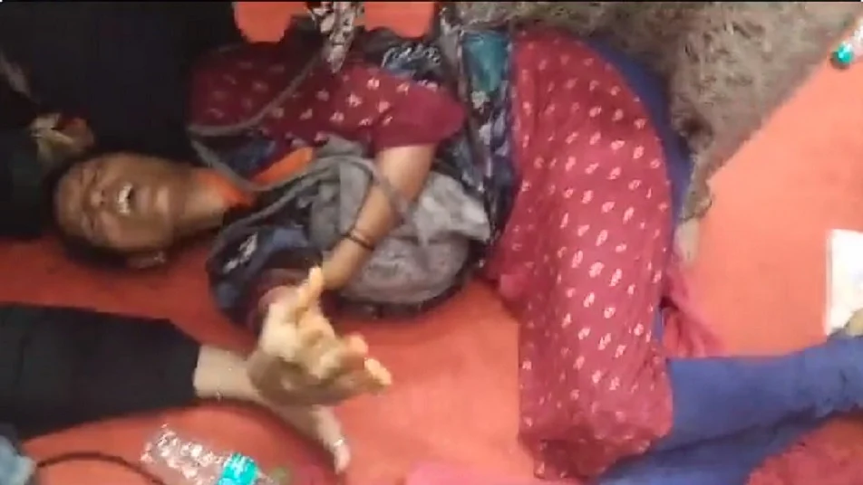 ग्रेटर नोएडा में बागेश्वर बाबा के कार्यक्रम में कई लोग बेहोश और जख्मी