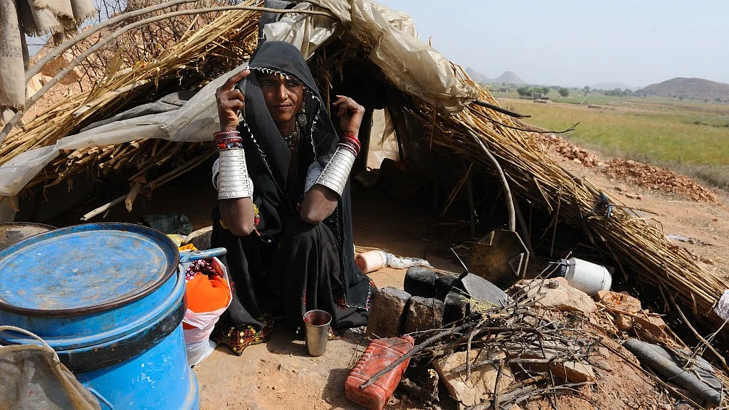 रोजी-रोजगार चौपट था, बेरोजगारी चरम पर थी, तो करोड़ों लोगों को गरीबी से बाहर निकाले जाने का दावा कितना सच्चा!